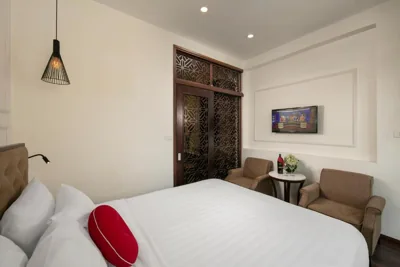 Habitación cuádruple con balcón — Victory Legend Hotel - In Hanoi Central